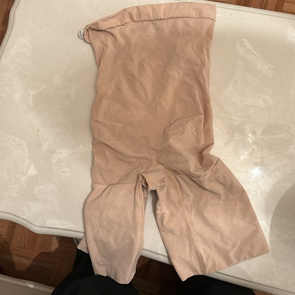 SPANX higher power short size S , brand new, not opened or ever worn. - Picture 10 of 11
